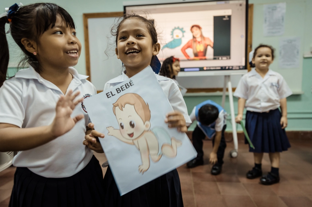 Para além da doação: criar mudanças duradouras nas escolas públicas do Panamá